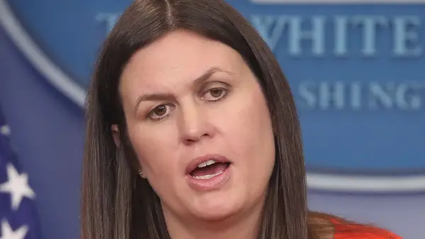 Sarah Huckabee Sanders not wearing mascara at a press briefing