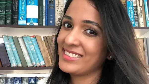 Woman with feathered brows