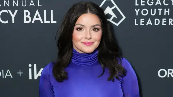 A estrela da família moderna Ariel Winter parece tão diferente sem seu cabelo morena exclusivo