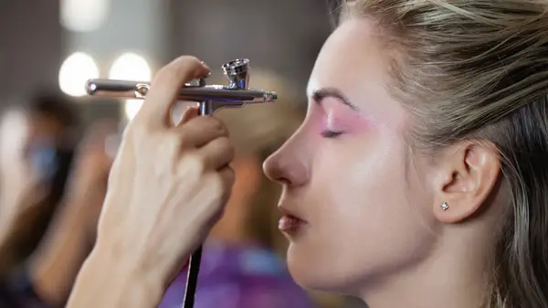 Airbrush Makeup: Alt at vide om teknikken