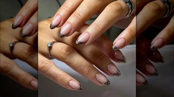 Dark glitter manicure