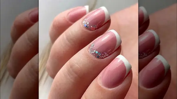 Glitter French manicure