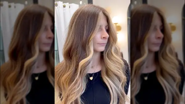 Woman with subtle money pieces and highlights