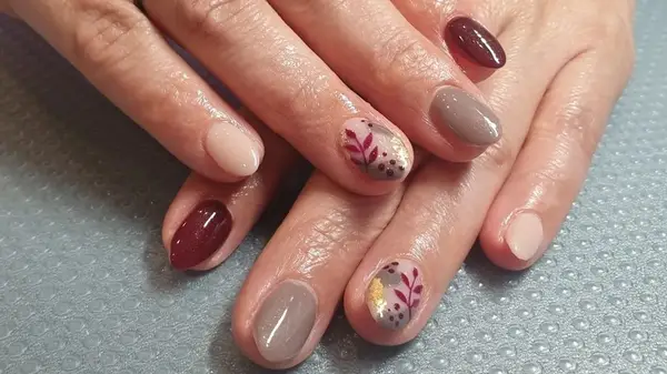 Maroon beige manicure