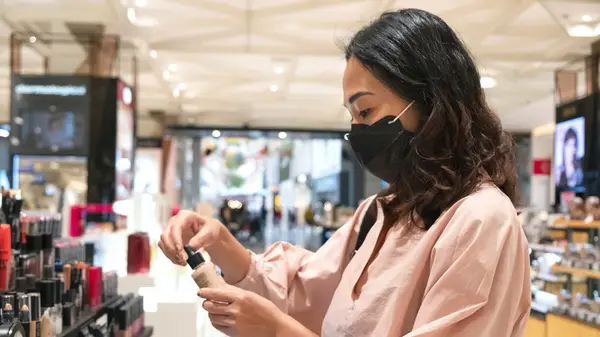 woman shopping for foundation