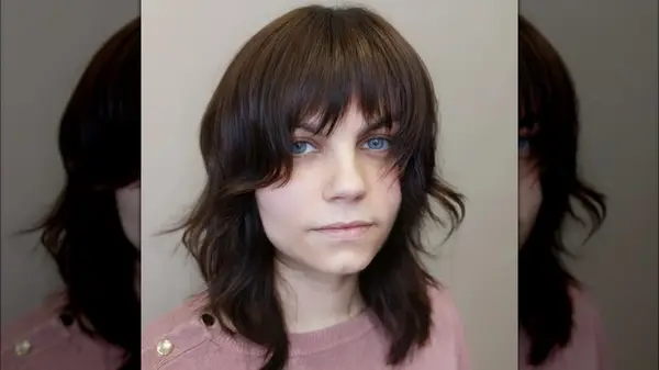 Woman on Instagram with the butterfly bob