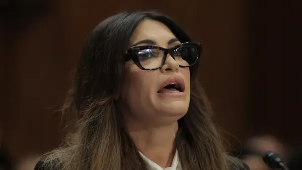 Kimberly Guilfoyle은 이러한 Cringey 패션을 포기해야합니다