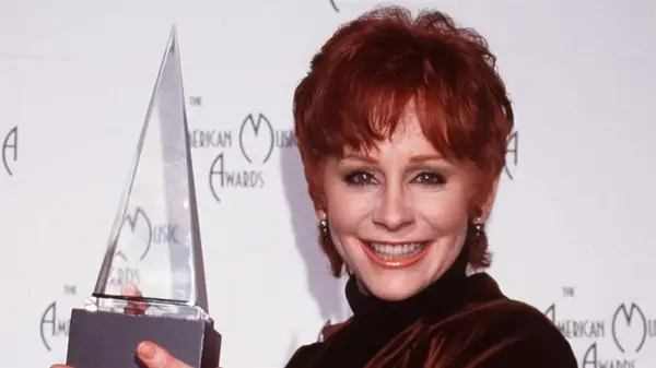 Reba McEntire in 1998