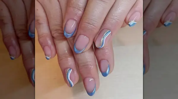 Blue nail art