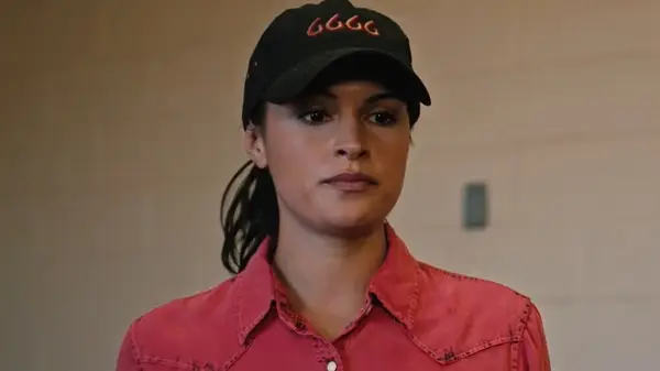 Aktorka, która gra Emily na Yellowstone, wygląda tak inaczej w prawdziwym życiu