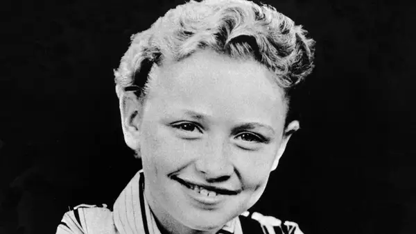 A young Dolly Parton