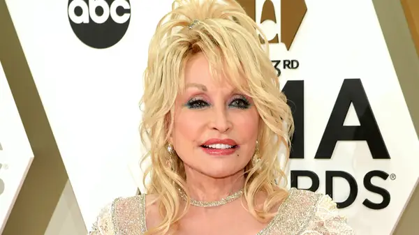 La magnífica transformació del cabell de Dolly Parton