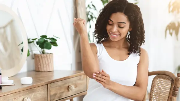 7 מהטיפים הטובים ביותר שלנו למאבק במרפקים יבשים בחורף הקרוב