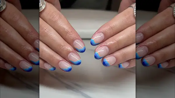 Minimalist beach manicure