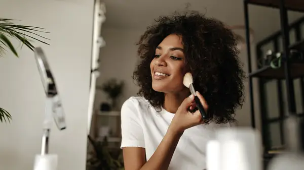 Woman applying bronzer