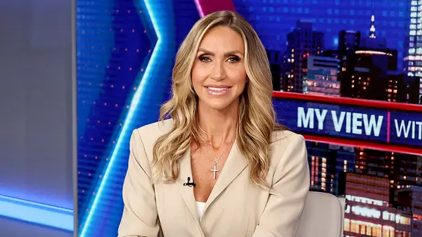 Lara Trump semblava tan diferent abans de la seva incursió a la llum