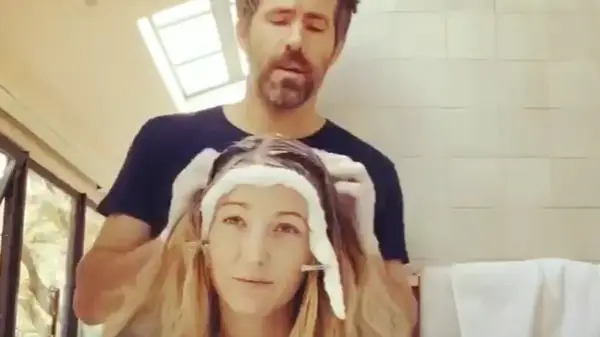 Ryan Reynolds doing Blake Lively