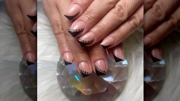Black nail art