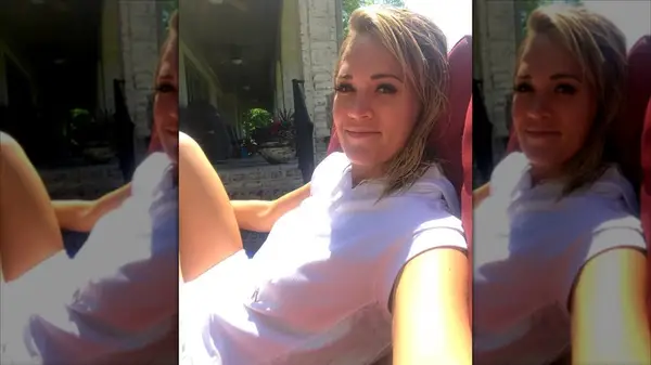 Carrie Underwood with short hair in a selfie