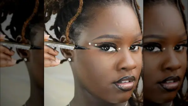 Woman with jewels with eyeliner 