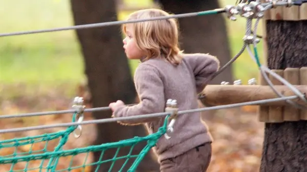 Shiloh Jolie-Pitt playing