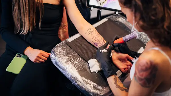 23 idees de tatuatges per commemorar el vostre aniversari