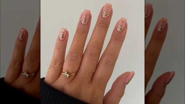 Gold Christmas tree manicure