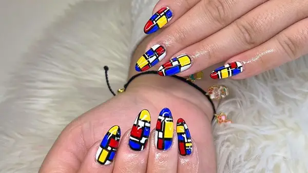 Primary color manicure
