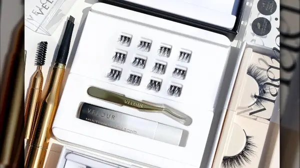 Velour lashes flat lay
