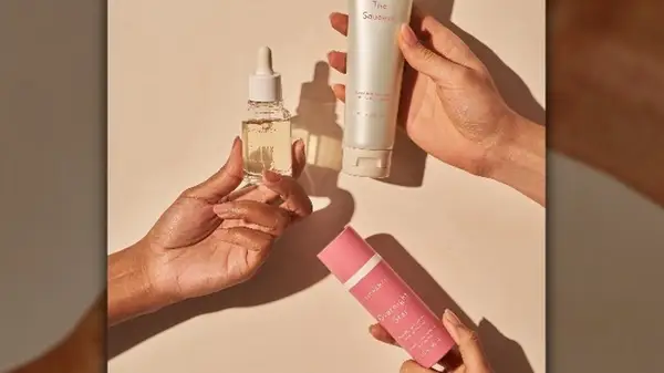 Glomance products being held 