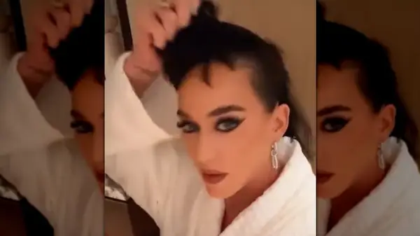 Katy Perry taking off her wig