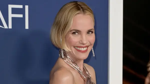 Leslie Bibb smiling on the red carpet