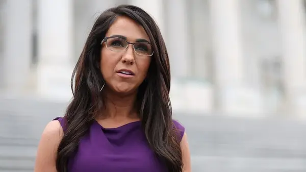 קשה להסיט את איפור האיפור העיקרי של לורן בוברט