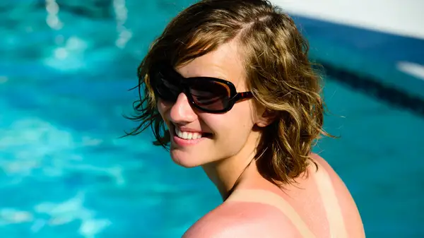 Les fausses lignes de bricolage sont la tendance de beauté qui devient virale sur tiktok cet été