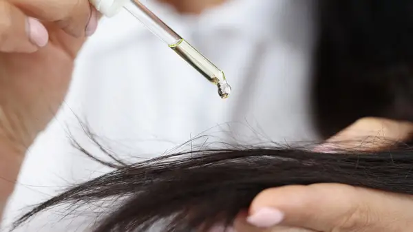 Applying hair oil