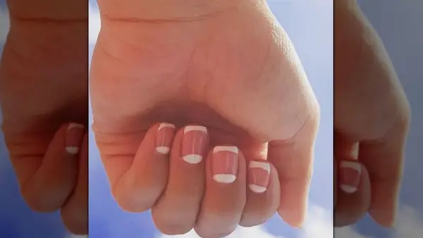 Reverse french manicure