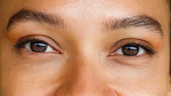 Woman with brown eyes