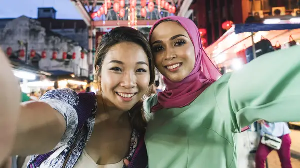 Two women with brown eyes