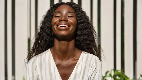 Ciò che l'aceto di mele può (e non può) fare per la salute dei capelli