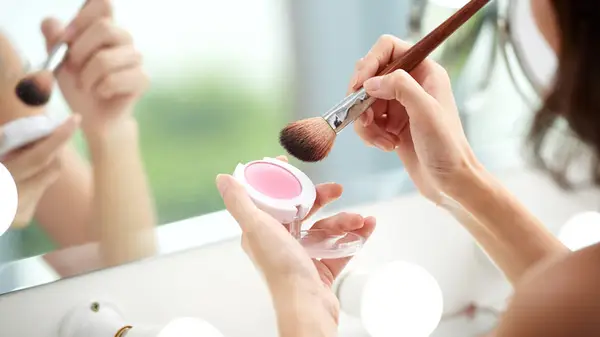 Blush brush and blush