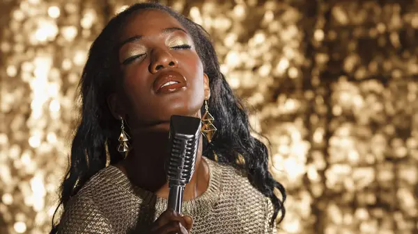 La tendència de maquillatge del Club de Jazz és l’aspecte perfecte d’estiu