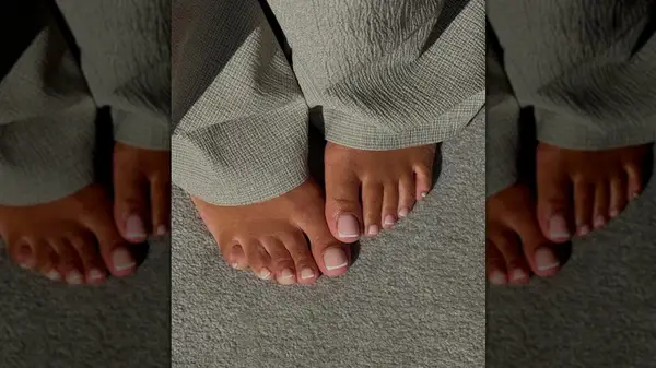 micro french pedicure