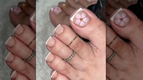 flower embellishment pedicure