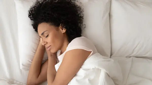 Nossas melhores dicas para manter seu cabelo encaracolado intacto durante a noite