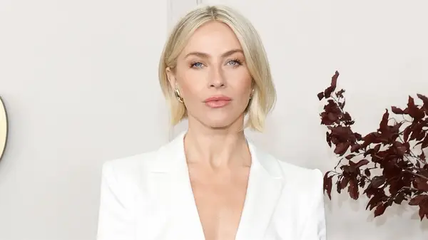 Julianne Hough with bob hair