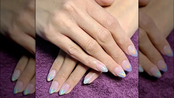 Chrome tip nails
