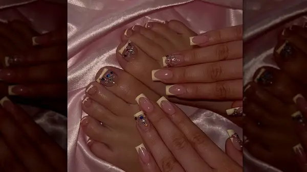 butter yellow pedicure idea