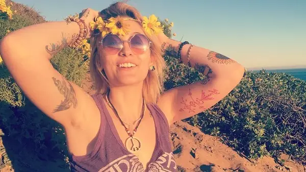 Paris Jackson showing her underarm hair