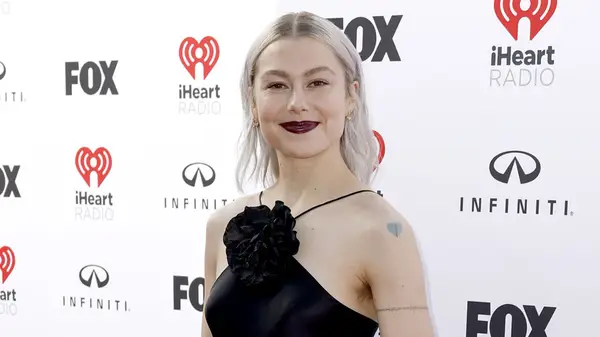 Phoebe Bridgers on the red carpet