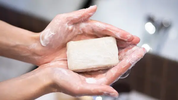 Varför bar tvål kan vara kroppsvårdsprodukten som din rutin saknas